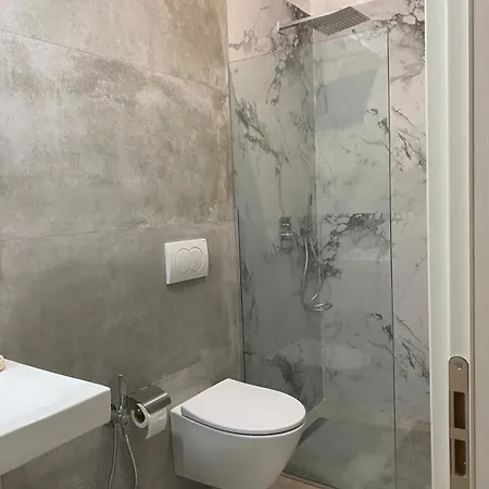 Erald 招待所 Durrës