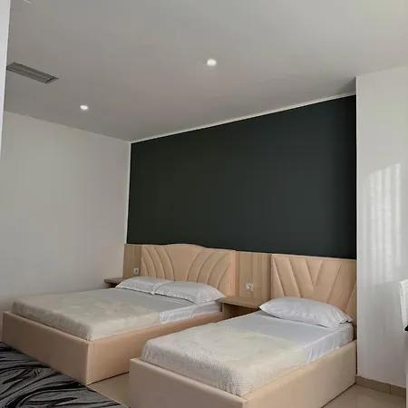 招待所 Erald Durrës